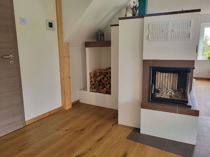 Grundofen mit Holzstapelmöglichkeit Grundofen mit Sitzgelegenheit und Holzstapelmöglichkeit…